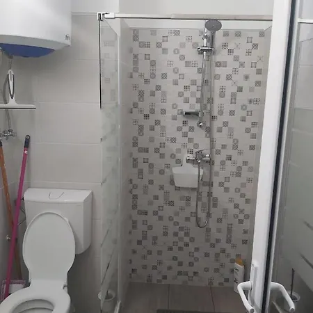 Garsoniera Sara شقة *